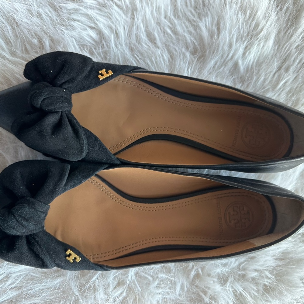 Tory Burch Eleanor size 7 Black Flats with Bow Accent pointy toe suede - Picture 5 of 16